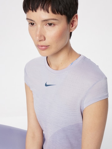 T-shirt fonctionnel NIKE en violet