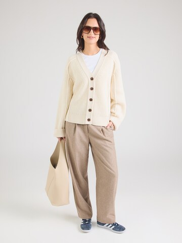 Cardigan & Other Stories en blanc