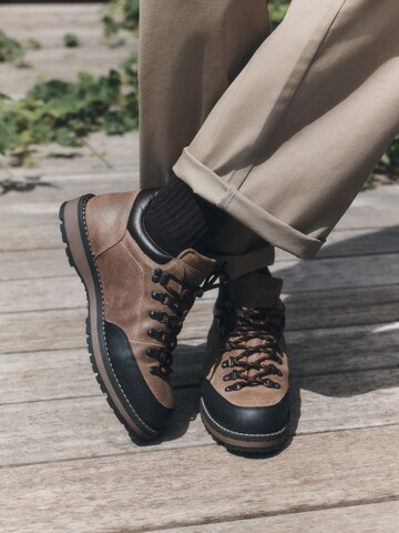 Next Sneaker in Braun