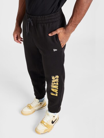 NEW ERA - Tapered Pantalón 'NBA TEAM' en negro: frente