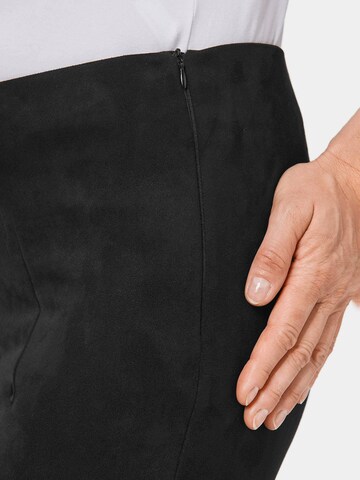 Goldner Slim fit Pleat-Front Pants in Black