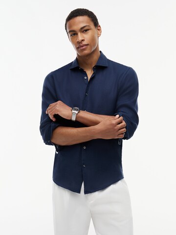Coupe slim Chemise business 'New York' TOMMY HILFIGER en bleu : devant