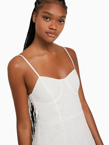 Robe d’été Bershka en blanc