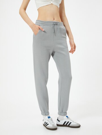 Koton Tapered Broek in Grijs: voorkant