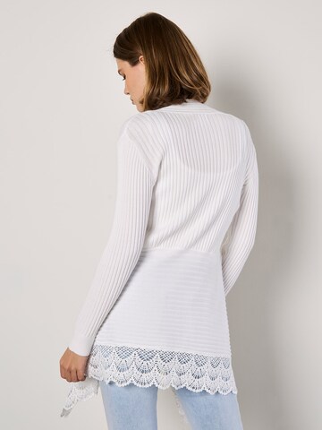 Cardigan ' ' Apricot en blanc