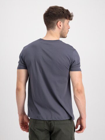 ALPHA INDUSTRIES - Camiseta en gris