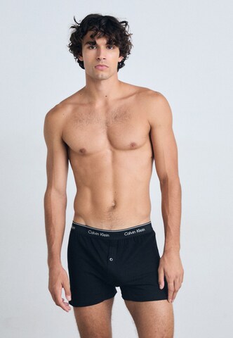 Boxeri de la Calvin Klein Underwear pe negru: față
