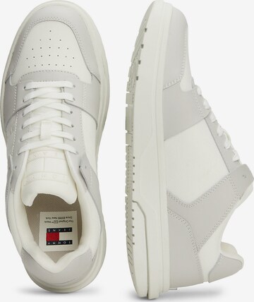 Tommy Jeans Sneakers in Beige