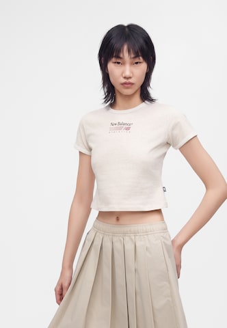 Tricou de la new balance pe bej: față