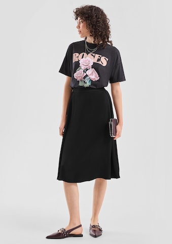 QS Пола в черно