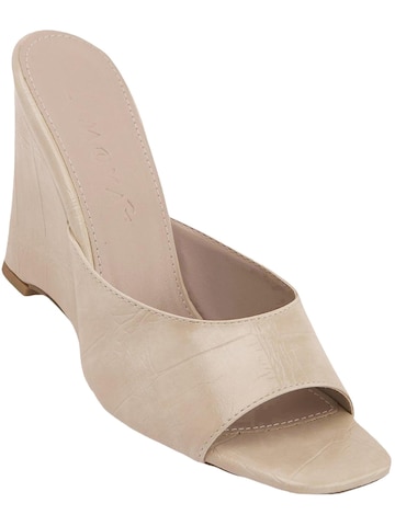 Zoccoletto 'Lamis' di Limoya in beige: frontale