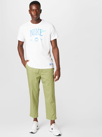 Nike Sportswear - regular Pantalón en verde