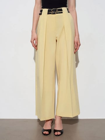 Dilvin Wide leg Pants in Yellow