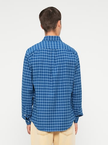 GAP Regular fit Риза в синьо: отзад