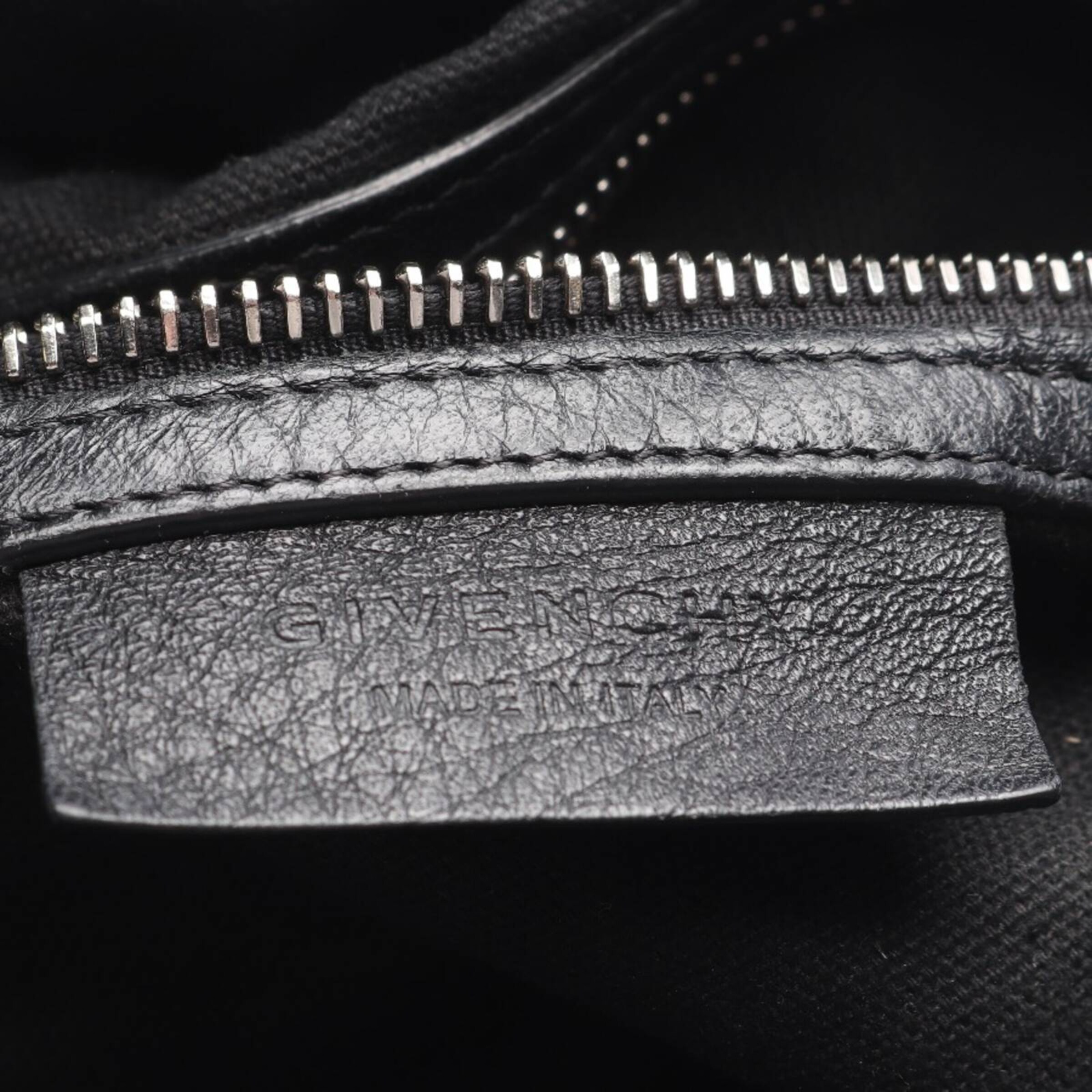 Givenchy Bag in One size in Black