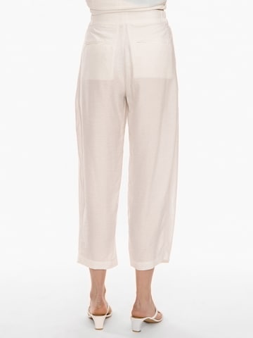 Loosefit Pantalon à pince 'Ringline' 4TAILORS en blanc