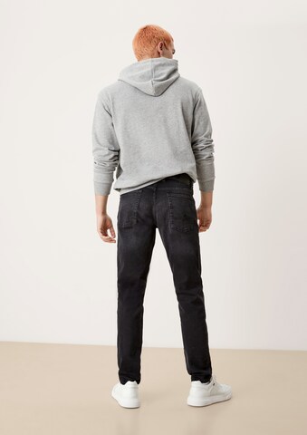 QS Regular Jeans in Schwarz