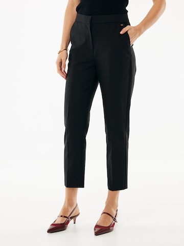 Coupe slim Pantalon à plis 'Cosmea' MEXX en noir : devant