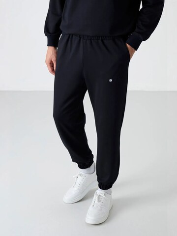 Survêtement 'Aktive Sets' Tommy Life en noir