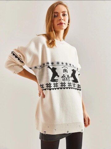 Pullover extra large di Bianco Lucci in beige