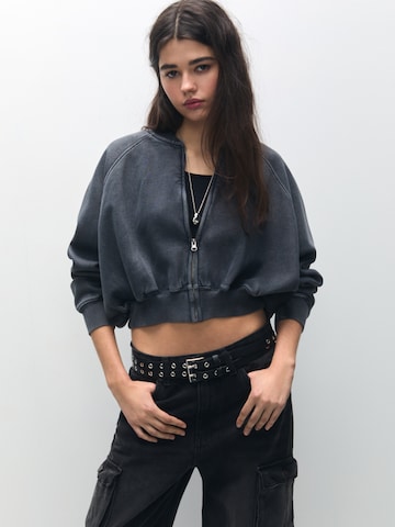 Veste de survêtement Pull&Bear en gris : devant