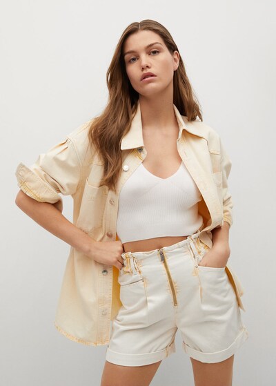 MANGO Jean 'Angela' en jaune d'or / blanc, Vue avec modèle