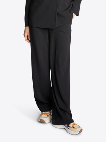 Rich & Royal Loose fit Trousers in Black: front