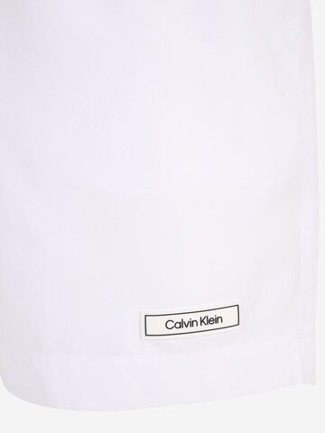 Calvin Klein Swimwear Badshorts i vit