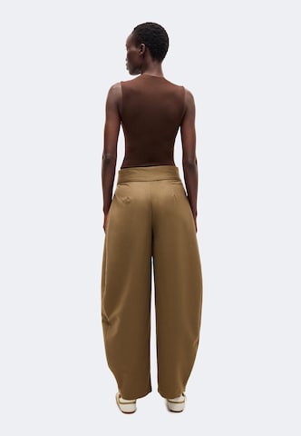 Pull&Bear Barrel Élére vasalt nadrágok - bézs: hátul