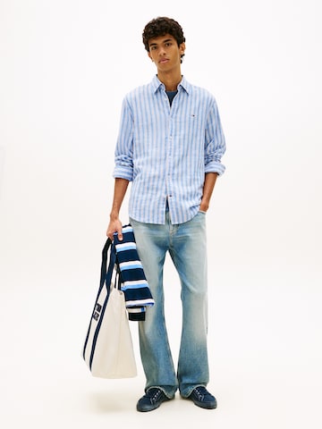 Tommy Jeans Regular fit Ing - kék