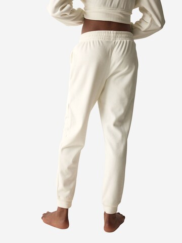 TRIUMPH Regular Sportbroek ' Red Label Velour Rib ' in Wit