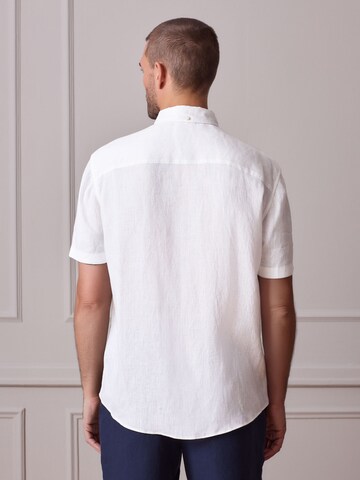 Coupe regular Chemise Next en blanc
