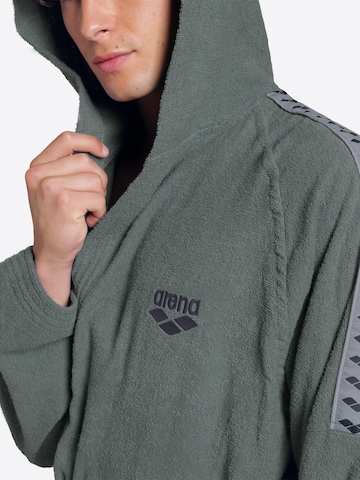 Accappatoio sportivo 'TEAM STRIPE' di ARENA in verde