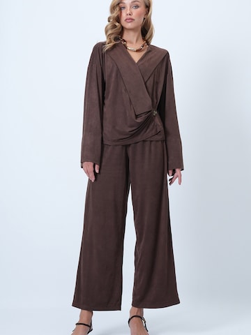 Pantalons de tailleur Trend Alaçatı Stili en marron : devant