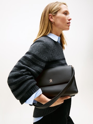 TOMMY HILFIGER Τσάντα ώμου 'MODERN ESS' σε μαύρο