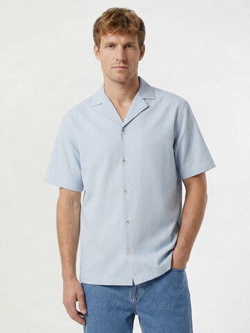 Everly Тениска в синьо: отпред