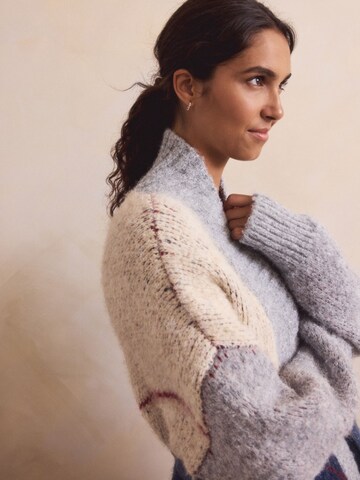 Next Плетено манто в синьо