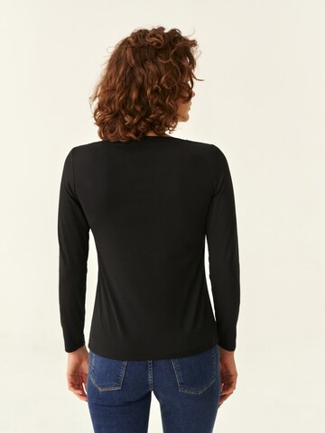 TATUUM - Blusa 'Noka' en negro