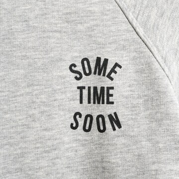 Sweat SOMETIME SOON en gris