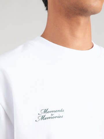 Pegador Majica 'Rochefort' | bela barva