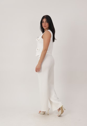 Flared Pantaloni di Elara in bianco