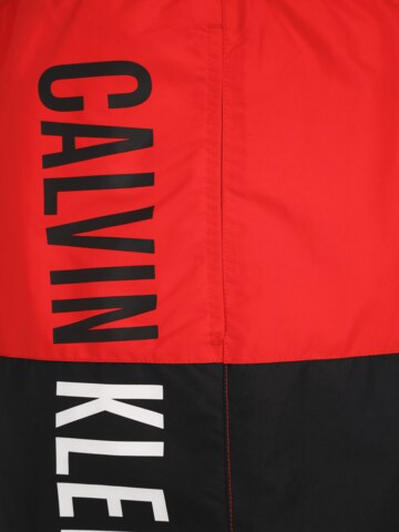 Calvin Klein Swimwear Badeshorts in Rot