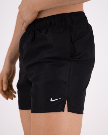 Nike Swim Regular Sportbadeshorts in Schwarz