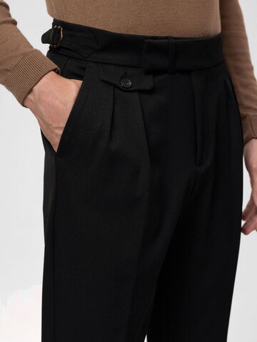 Antioch Slim fit Pleat-front trousers in Black