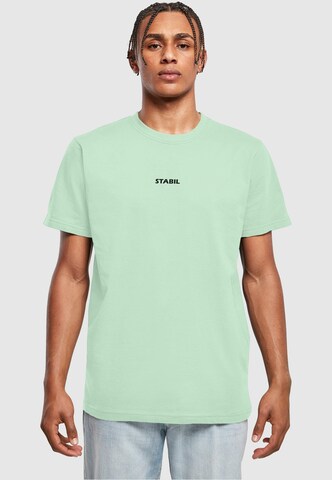 Merchcode Shirt 'Stabil' in Groen: voorkant