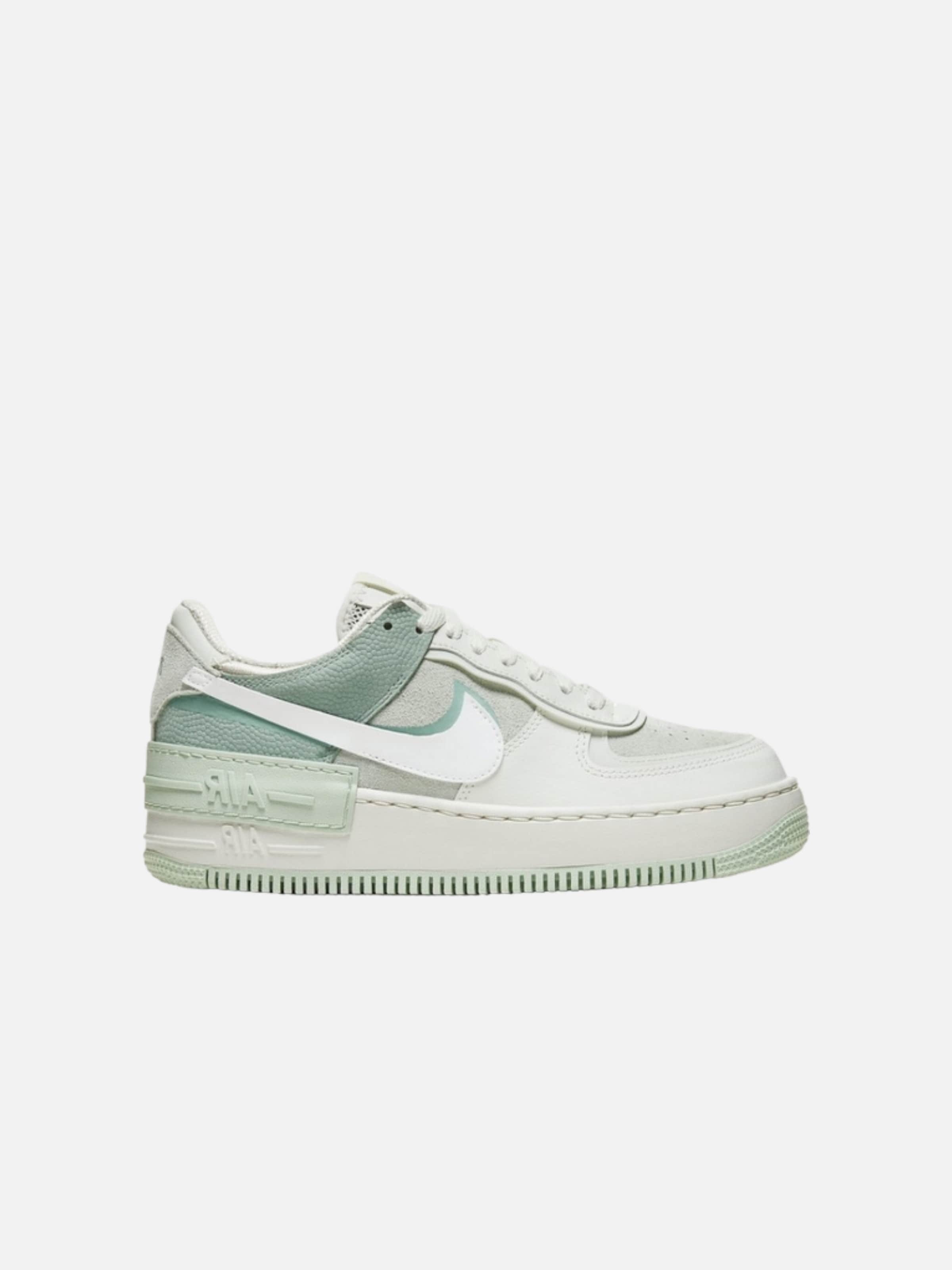 NIKE Sneakers laag 'Air Force 1 Shadow Pistachio Frost' in Groen: voorkant