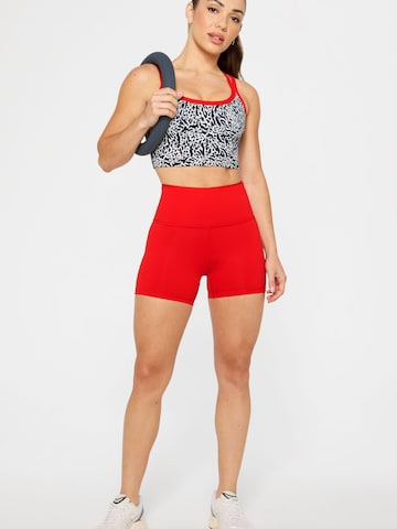 Fabletics Skinny Shorts in Rot