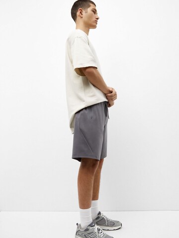 Regular Pantaloni de la Pull&Bear pe maro
