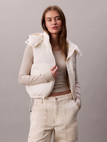 Calvin Klein JeansPrsluk 'ESSENTIAL' - bijela boja: prednji dio