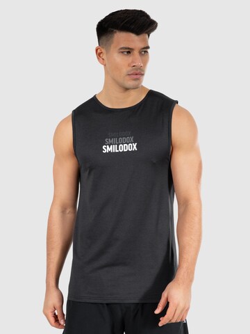 Smilodox Performance Shirt in Black: front